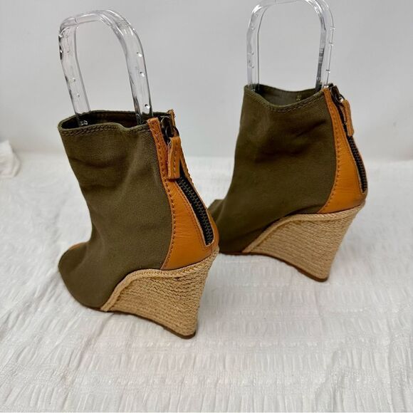 CH Carolina Herrera Olive Green Open-toed Bootie Wedges- Size 8.5 - Picture 5 of 14